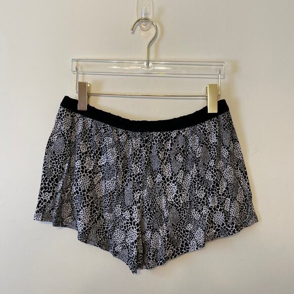 (2) Dillards Pajamas M shorts / S top AOP black white giraffe animal print - Picture 13 of 15
